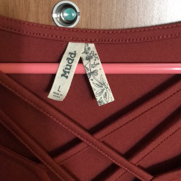 This is a NEW dress. The tags are still on! - Picture 2 of 3